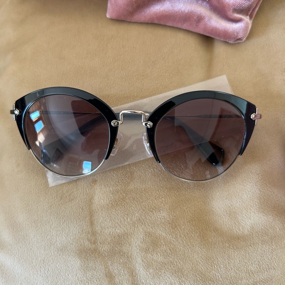 MIU MIU Sunglasses - Picture 5 of 10